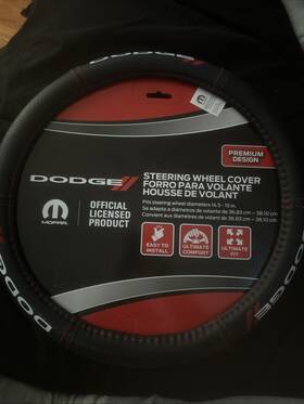 006694r01 Dodge // Deluxe High Contrast Stitching Premium Steering Wheel