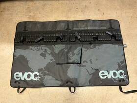 100535107-m Evoc 100535107-m/l Tailgate Pad Curve Mountain Bike Rack Pickup Truck M/l - Black/olive