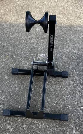 1-bike Feedback Sports 13989 Rakk Display Stand - Wheel Mount