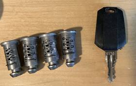 N170 Thule 091021554429 Exc Cond Genuine One Key System 4 Lock Cores