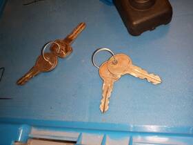 N049 Thule Single 1 Key Replacement Genuine Oem Used Excellent Condition N049 Thule Single 1 Key Replacement Genuine Oem Used Excellent Condition