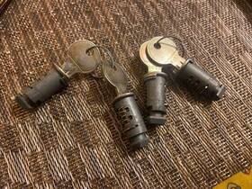 N069 Thule Lock Set 4 Cores And Keys