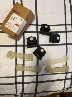 00676 Yakima Q76 Q Tower Clips With D Pads And Vinyl #00676 4 76 In Box