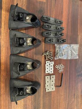 1031606 Yakima Railrider 1 Towers Roof Rack Pads Hardware No Locks Round Cross Bar