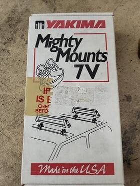 8003507 Yakima New 7v Vertical Mighty Mounts For Factory Bars - Set Of 4 Unused