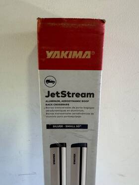 800428 Yakima Jetstream Cross Bars 50 Inch Silver. Excellent Condition. Original Packaging
