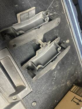 8007064-u-a Yakima Locking Brackets For Securing Rooftop Warrior Baskets Set Of 2 - 8007064